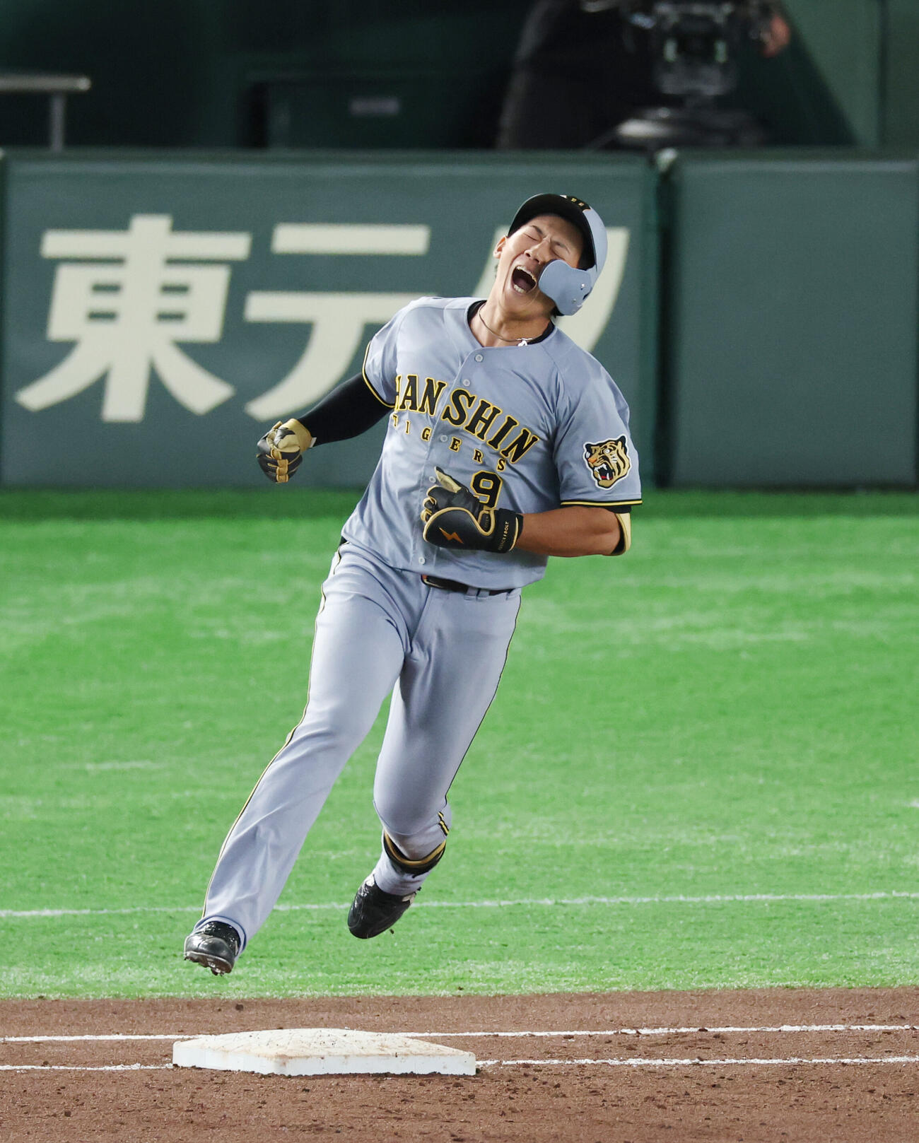 巨人対阪神　5回表阪神2死一塁、2点本塁打を放ち声を上げる立石正広（撮影・増田悦実）