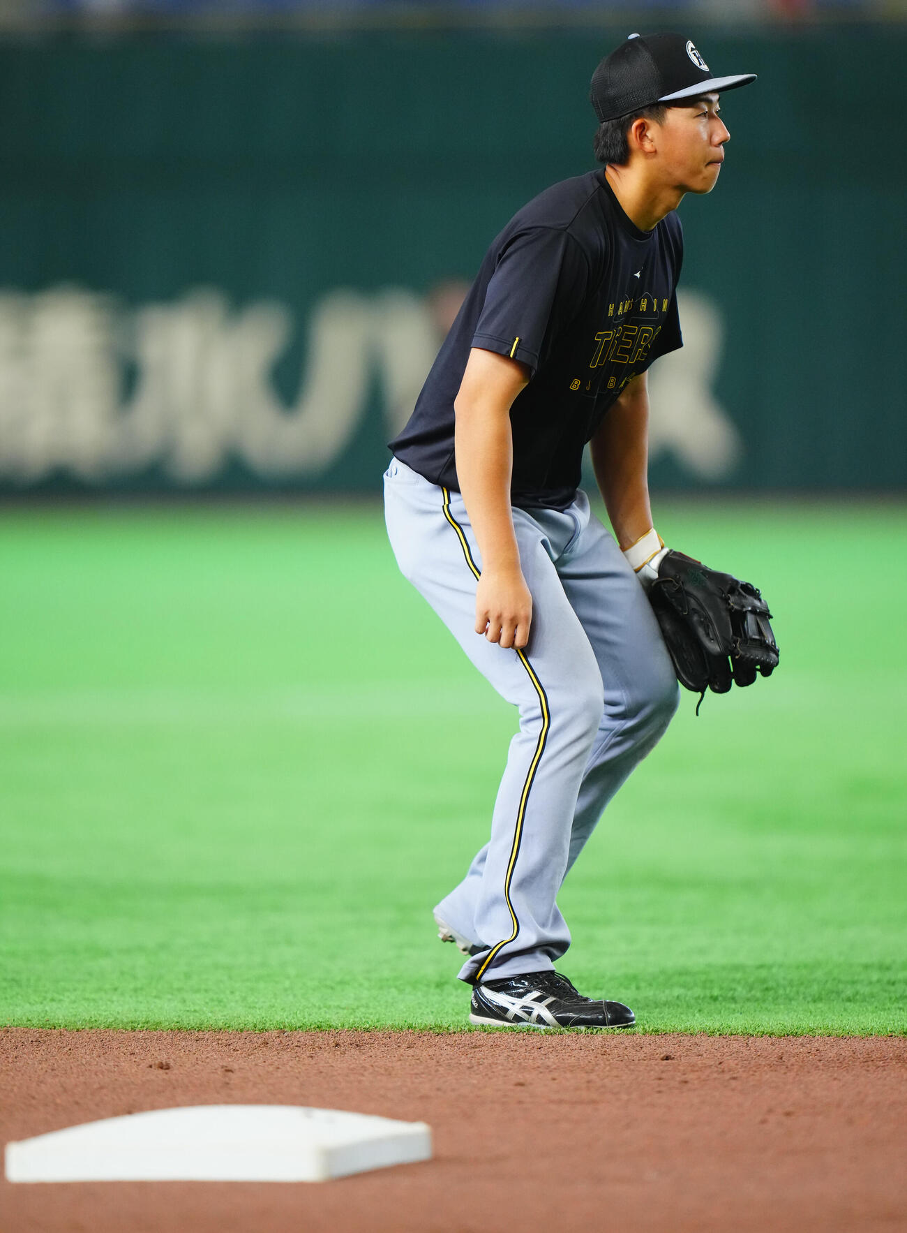 巨人対阪神　試合前練習で三塁の守備位置に就く阪神立石正広（撮影・垰建太）＝2026年5月24日