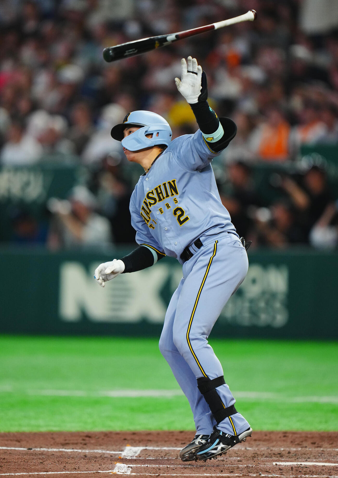 巨人対阪神　5回表阪神1死、左越え本塁打を放つ梅野隆太郎（撮影・垰建太）