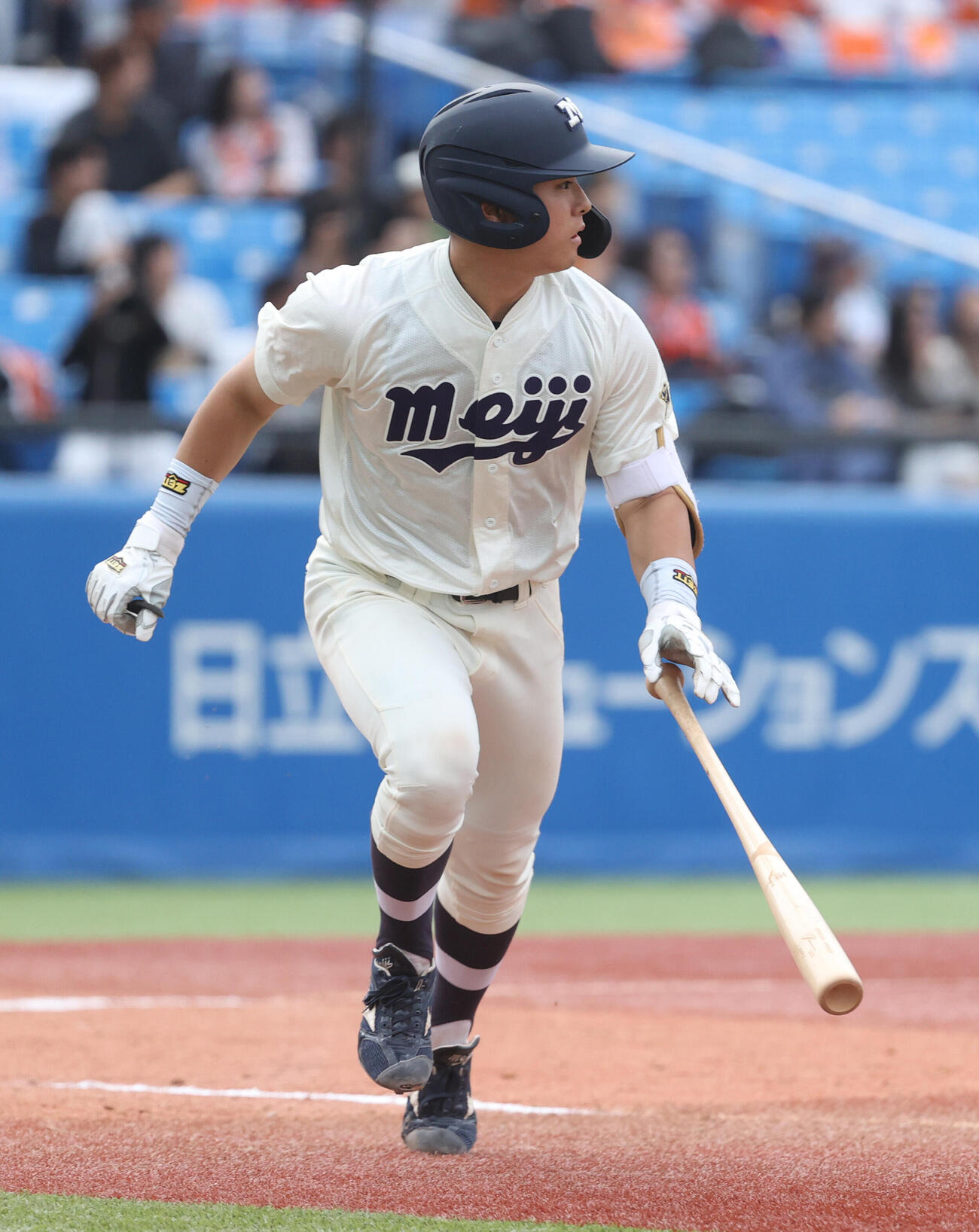 6大学野球　法大対明大　8回裏明大1死満塁、福原聖矢は犠飛を放つ（撮影・柴田隆二）（＝2026年5月24日）