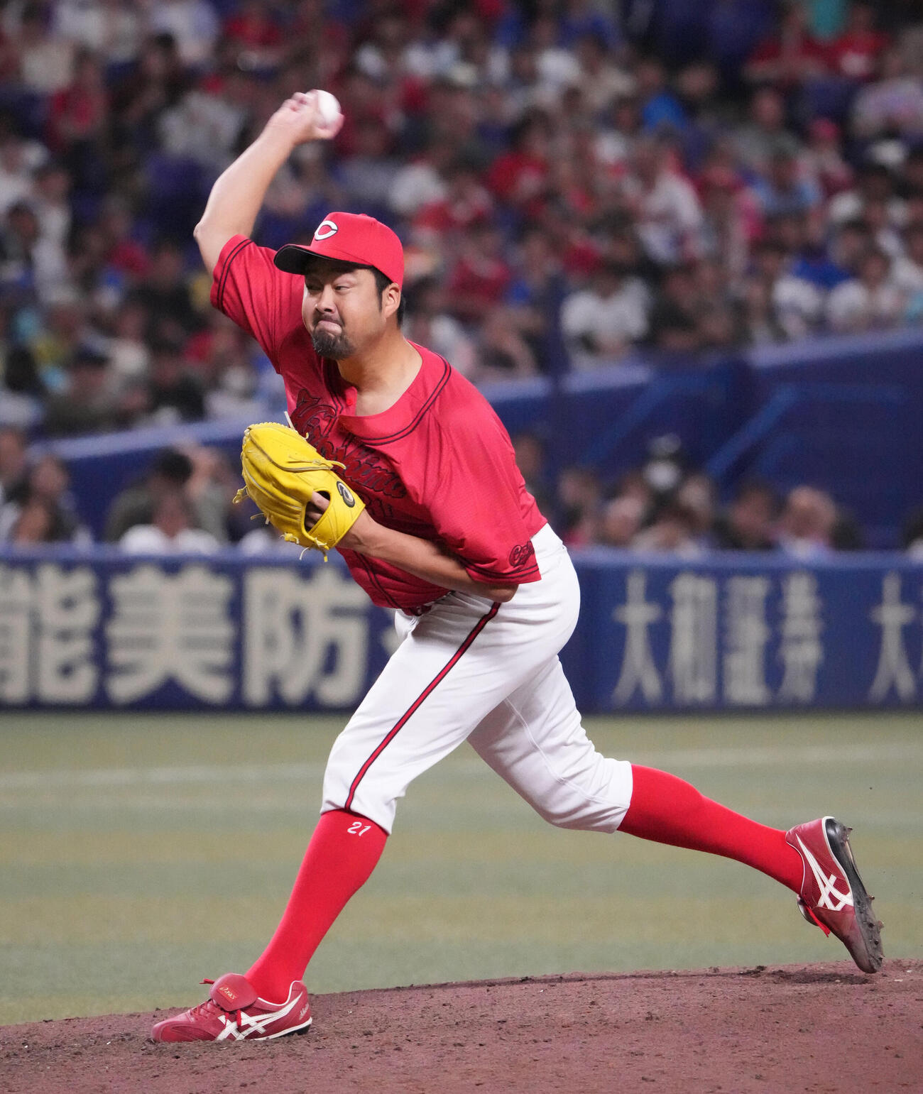 中日対広島　7回裏、広島3番手で登板する中崎翔太（撮影・森本幸一）