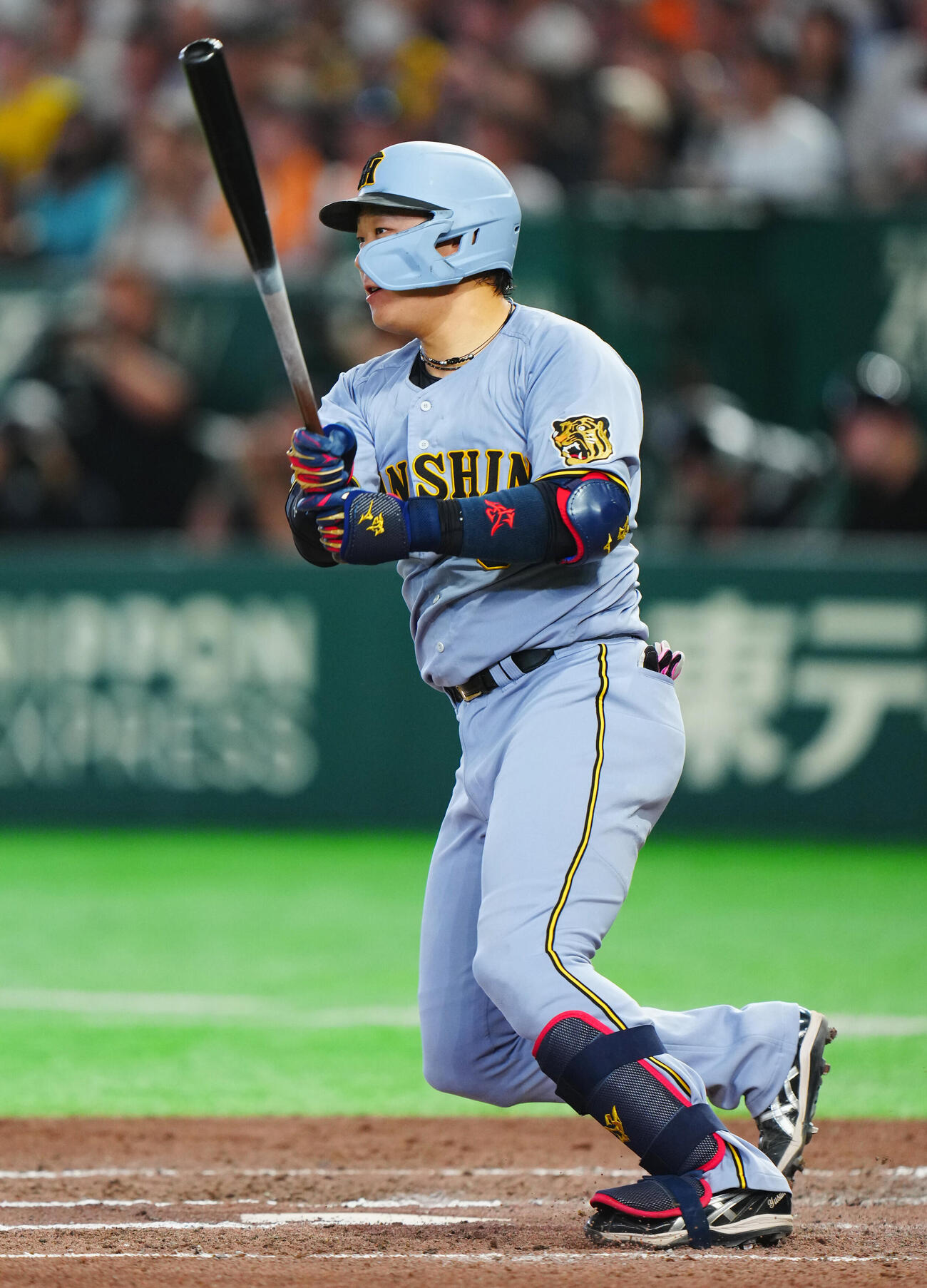 巨人対阪神　6回表阪神無死一、二塁、適時二塁打を放つ大山悠輔（撮影・垰建太）＝2026年5月24日