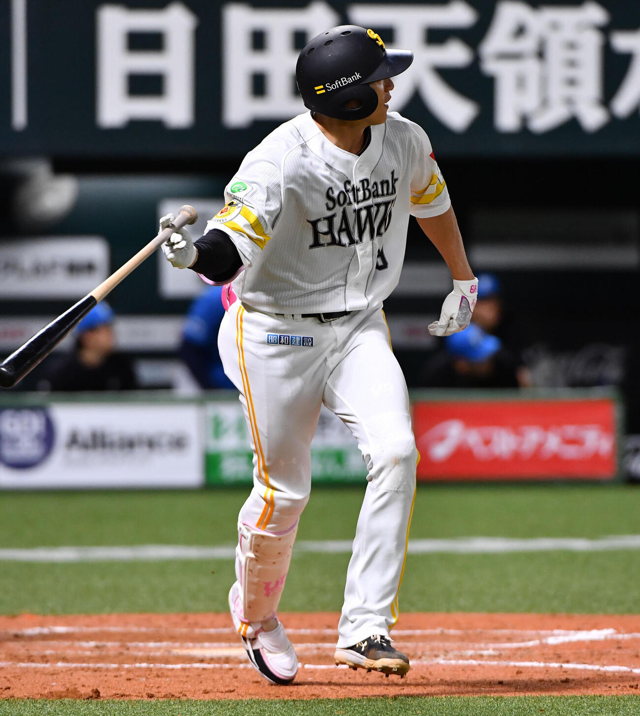 ソフトバンク対日本ハム　8回裏ソフトバンク1死一、三塁、柳田悠岐は勝ち越しの左犠飛を放つ（撮影・岩下翔太）