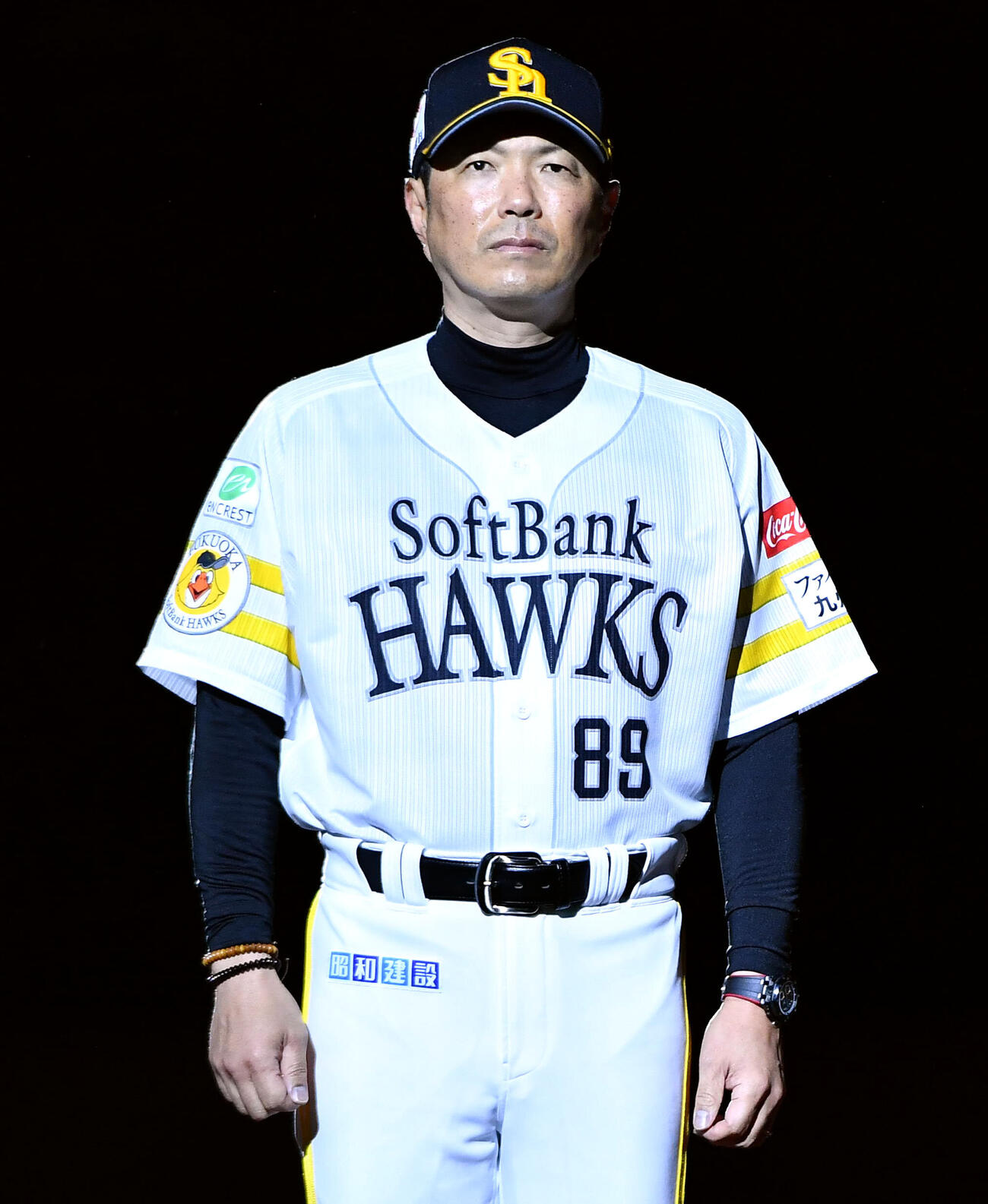 ソフトバンク対日本ハム　「OH SADAHARU LEGACY DAY」イベントの試合前セレモニーで、背番号89の特別ユニホームを着る小久保裕紀監督（撮影・岩下翔太）