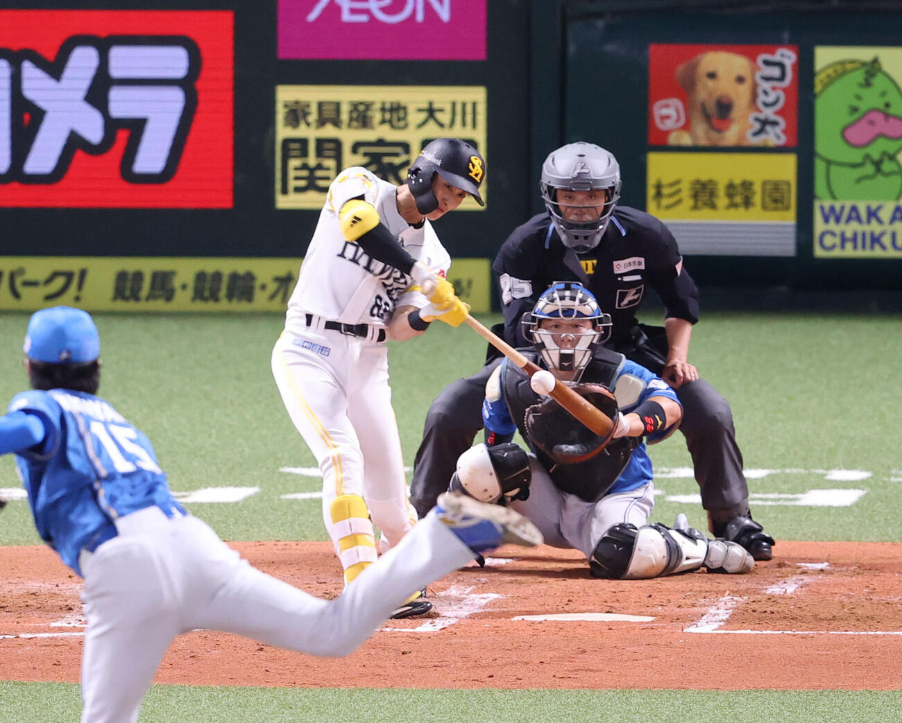 ソフトバンク対日本ハム　2回裏ソフトバンク2死満塁、周東佑京は右越えに同点となる3点適時三塁打を放つ（撮影・梅根麻紀）