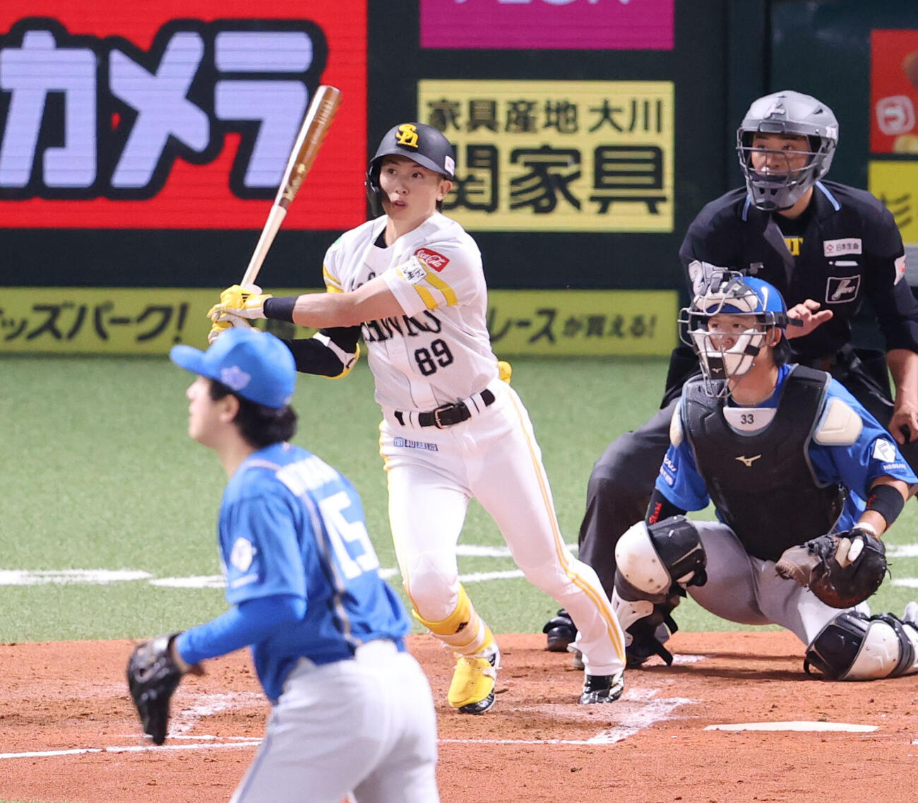 ソフトバンク対日本ハム　2回裏ソフトバンク2死満塁、周東佑京は右越えに同点となる3点適時三塁打を放つ（撮影・梅根麻紀）