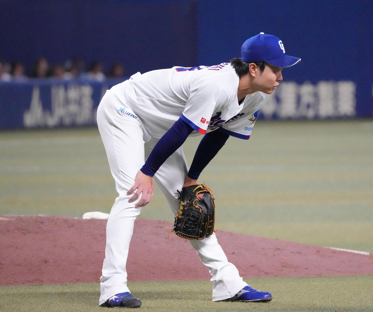中日対広島　6回表広島2死満塁、持丸泰輝に3点適時二塁打を打たれがっくりする高橋宏斗（撮影・森本幸一）＝2026年5月24日