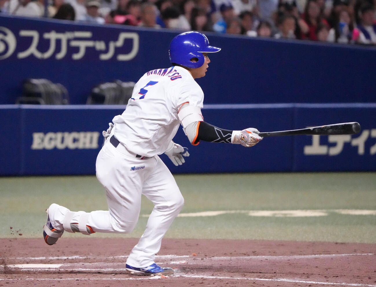 中日対広島　4回裏中日1死一塁、併殺打に倒れる村松開人（撮影・森本幸一）＝2026年5月24日