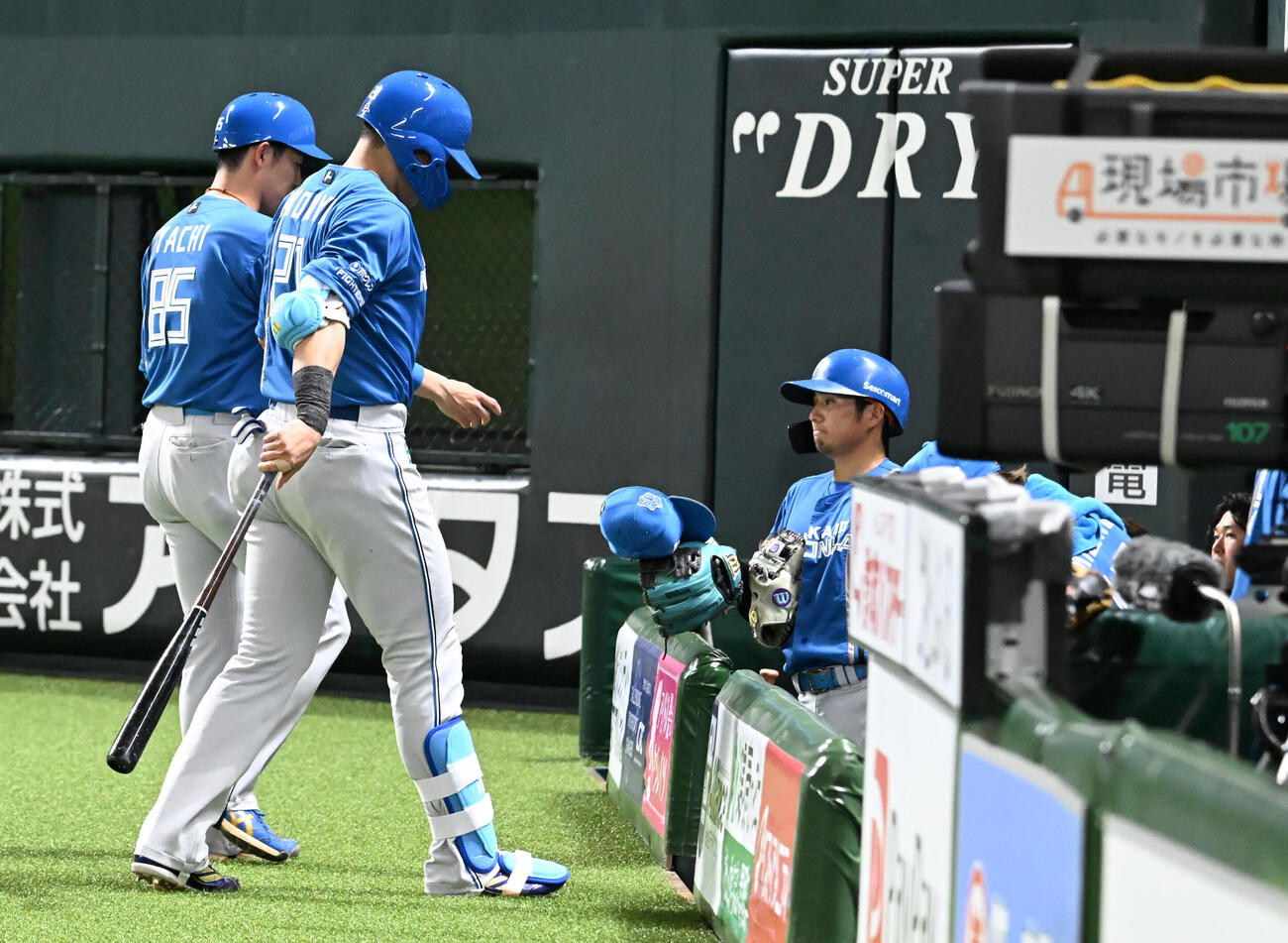 ソフトバンク対日本ハム　ソフトバンクに3連敗し引きあげる日本ハムナイン（撮影・林敢治）＝2026年5月24日