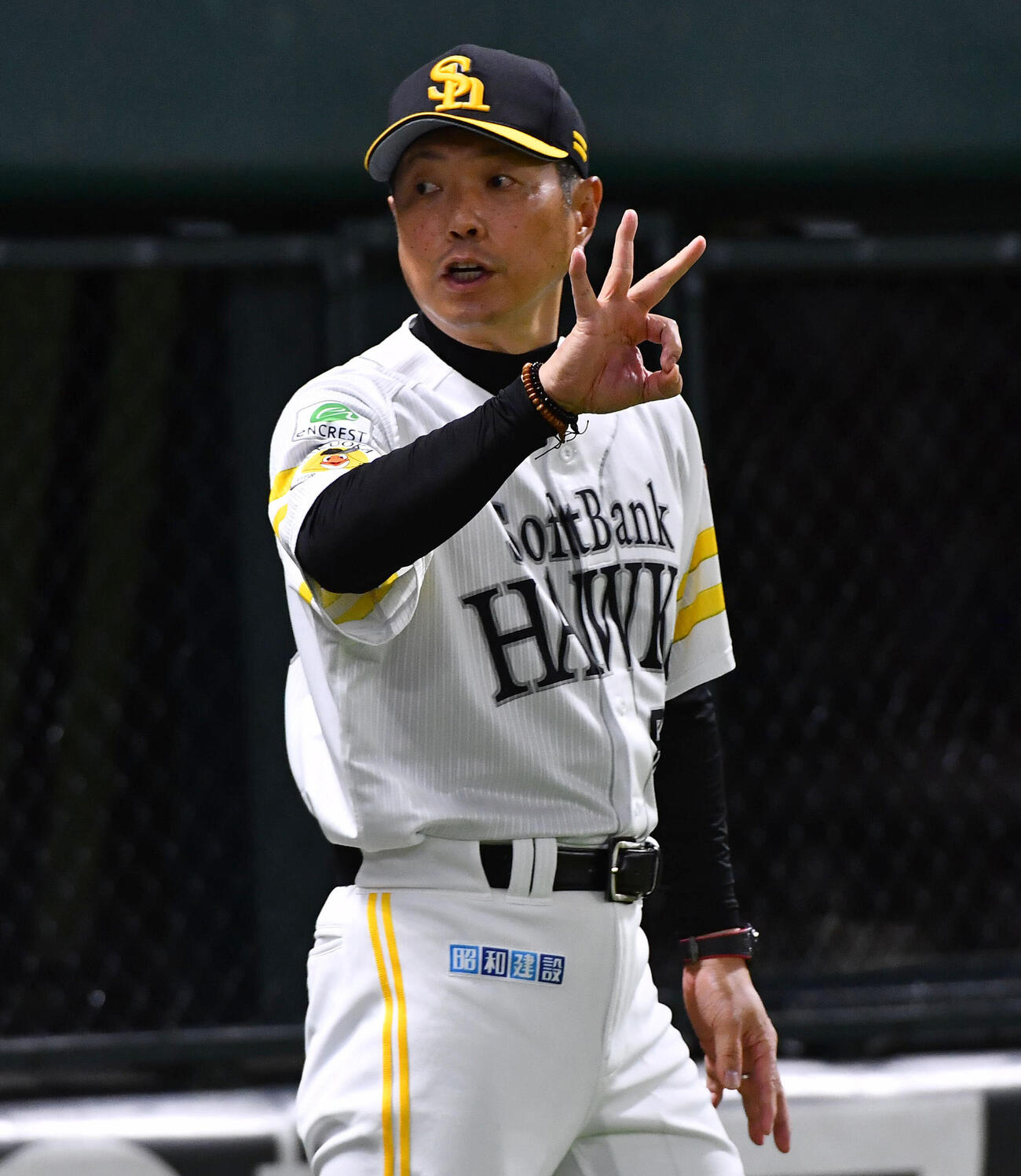 5月24日、日本ハム戦で投手交代に向かうソフトバンク小久保裕紀監督