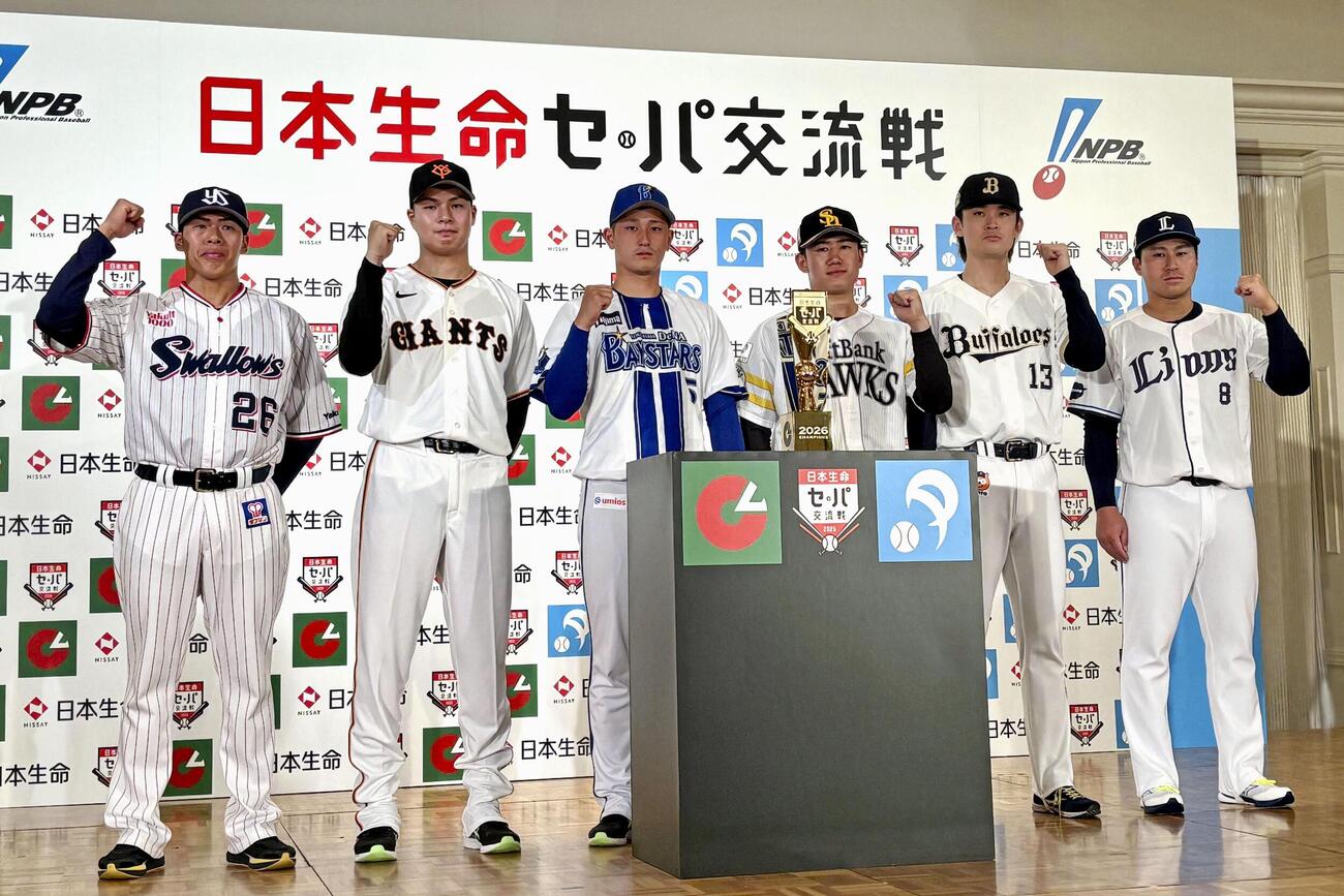 交流戦開幕を控え、記者会見に臨んだ（左から）ヤクルト・山野、巨人・田和、DeNA・松尾、ソフトバンク・木村光、オリックス・寺西、西武・渡部