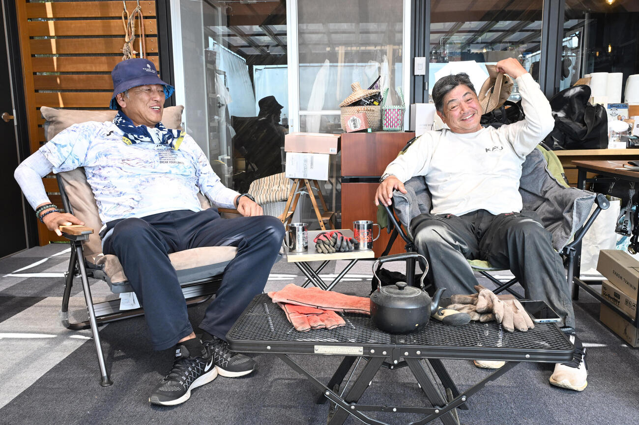 対談で、現役時代のエピソードなどを話す工藤公康さん（右）と渡辺久信さん　（撮影・千葉一成）