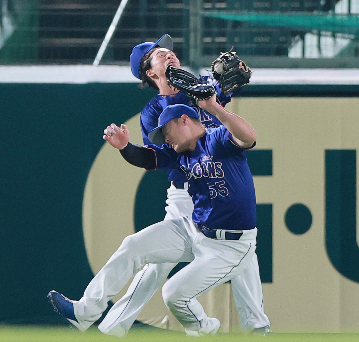 4月17日阪神戦で細川と交錯し負傷した花田旭