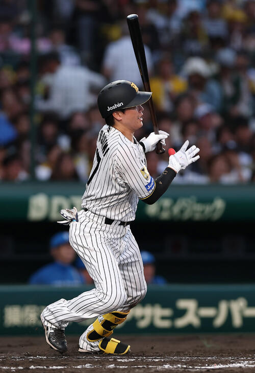 阪神】伏見寅威、昨季最優秀バッテリー賞の元相棒からチーム初安打