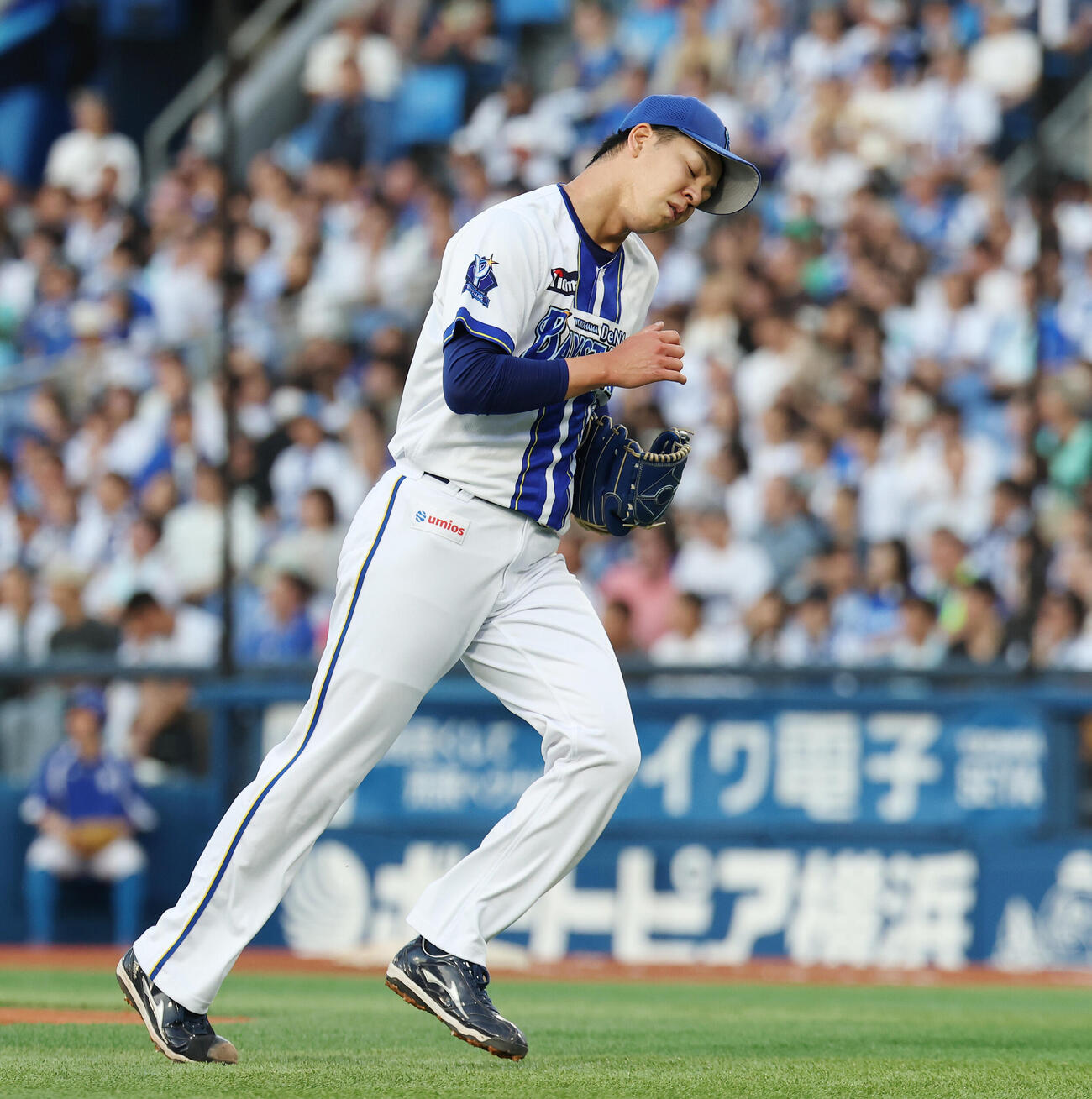 DeNA対オリックス　1回表オリックス2死一、三塁、野口智哉に2点適時打を浴びる平良拳太郎（撮影・宮地輝）