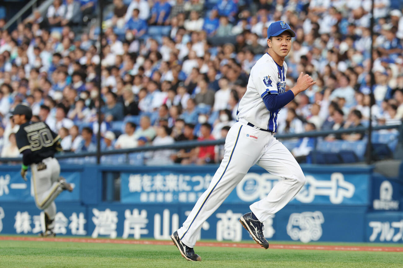 DeNA対オリックス　1回表オリックス1死満塁、山中稜真に適時打を浴びる平良拳太郎（撮影・宮地輝）