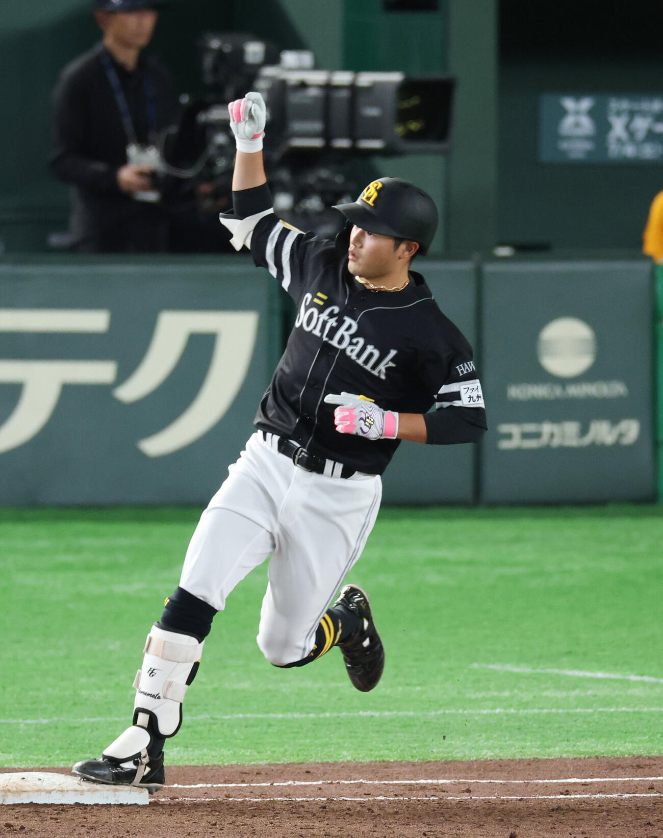 巨人対ソフトバンク　3回表ソフトバンク1死、ソロ本塁打を放つ山本恵大（撮影・増田悦実）