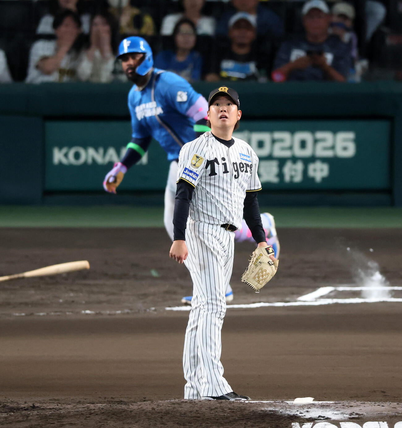 阪神対日本ハム　6回表日本ハム1死、西勇輝はフランミル・レイエスに中越えソロ本塁打を浴びる（撮影・加藤哉）