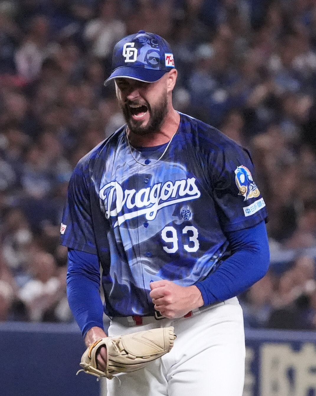 プロ野球交流戦中日対楽天　8回表楽天2死二塁、佐藤直樹を三振に仕留め、ほえるカイル・マラー（撮影・森本幸一）