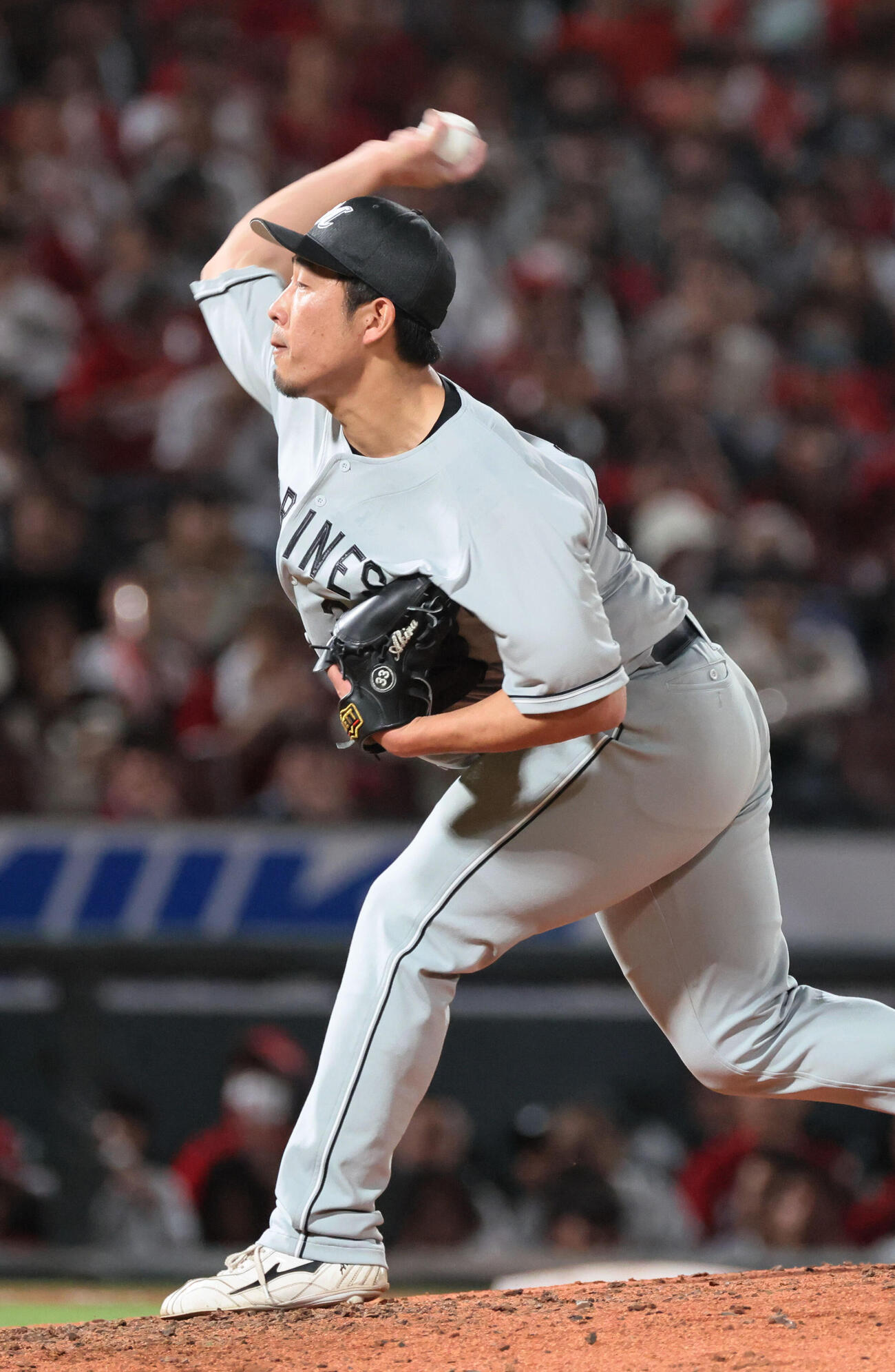 広島対ロッテ　7回裏広島、ロッテ2番手の八木彬（撮影・加藤孝規）