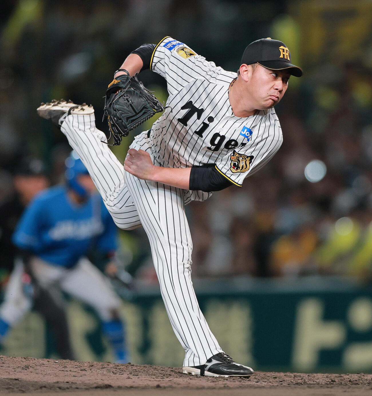 セ・パ交流戦　阪神対日本ハム1回戦　阪神対日本ハム　7回表日本ハム1死一、二塁、工藤泰成に代わって登板する桐敷拓馬（撮影・上山淳一）