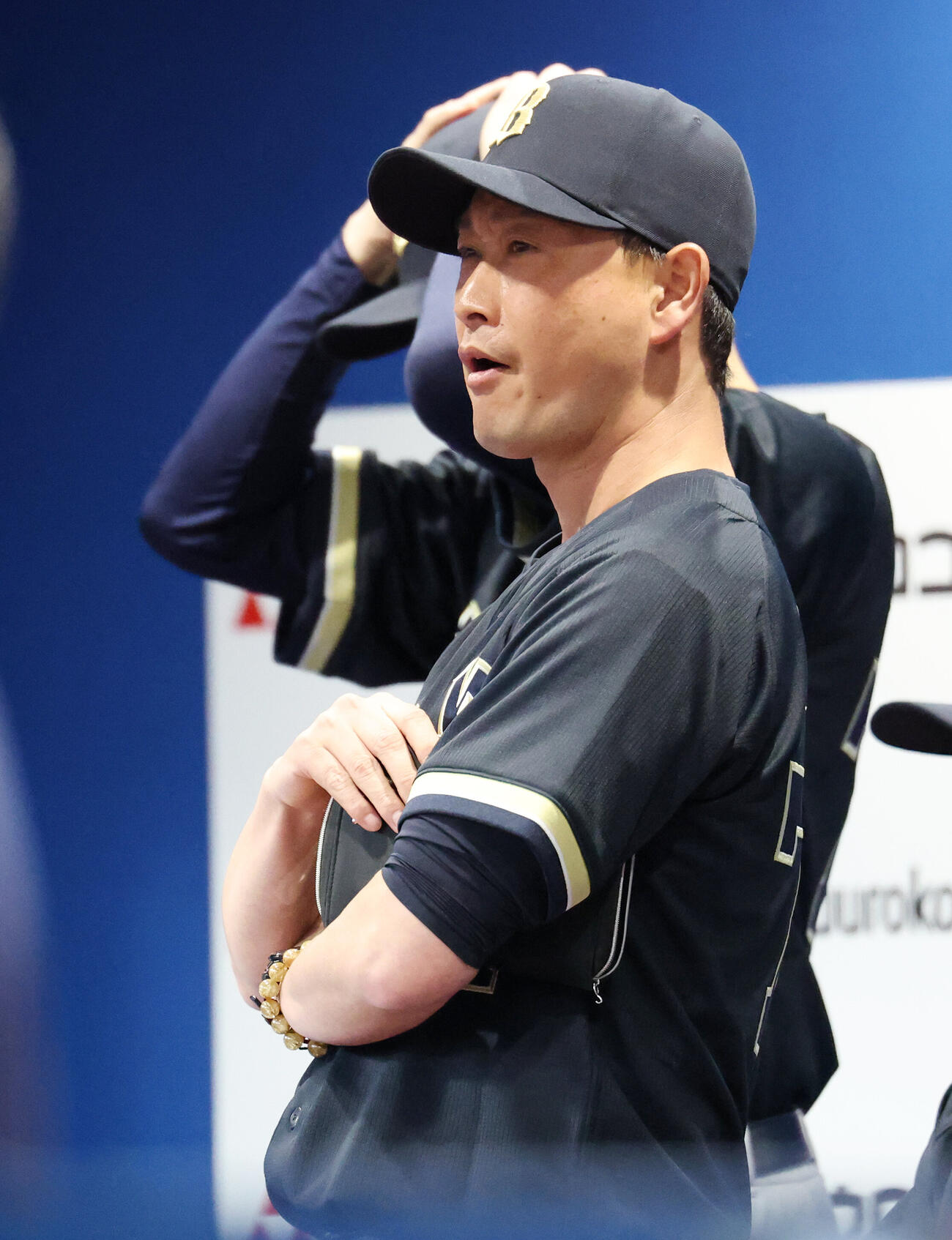 DeNA対オリックス　戦況を見つめるオリックス岸田護監督（撮影・宮地輝）