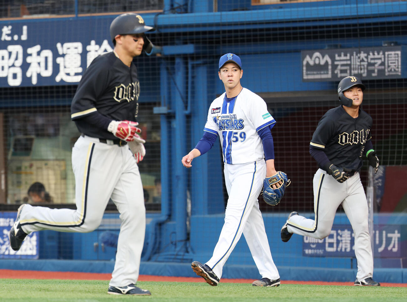 DeNA対オリックス　1回表オリックス2死一、三塁、野口智哉に2点適時打を浴びた平良拳太郎（撮影・宮地輝）