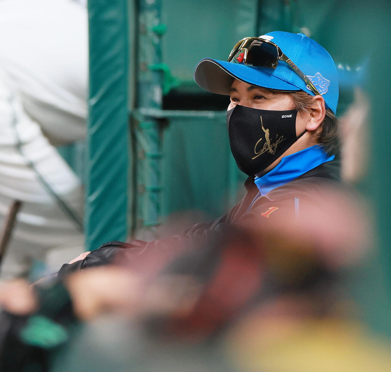 セ・パ交流戦　阪神対日本ハム1回戦　9回裏を前にグラウンドを見つめる日本ハム新庄剛志監督（撮影・上山淳一）