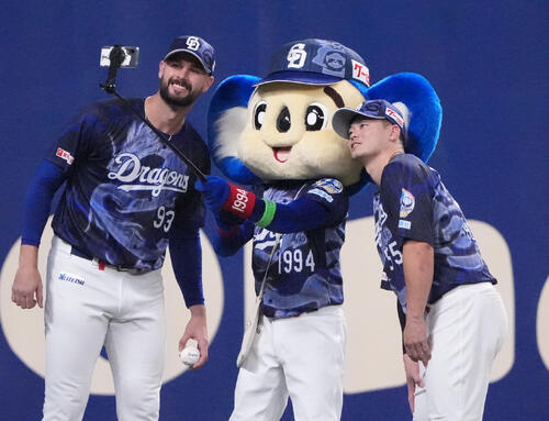 【中日】マラーうれしい初勝利「もっとウイニングボールをもらいたい」妻と兄が見守る前で好投