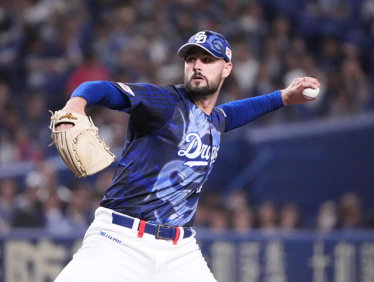 プロ野球交流戦中日対楽天　1回表、登板する中日先発のカイル・マラー（撮影・森本幸一）