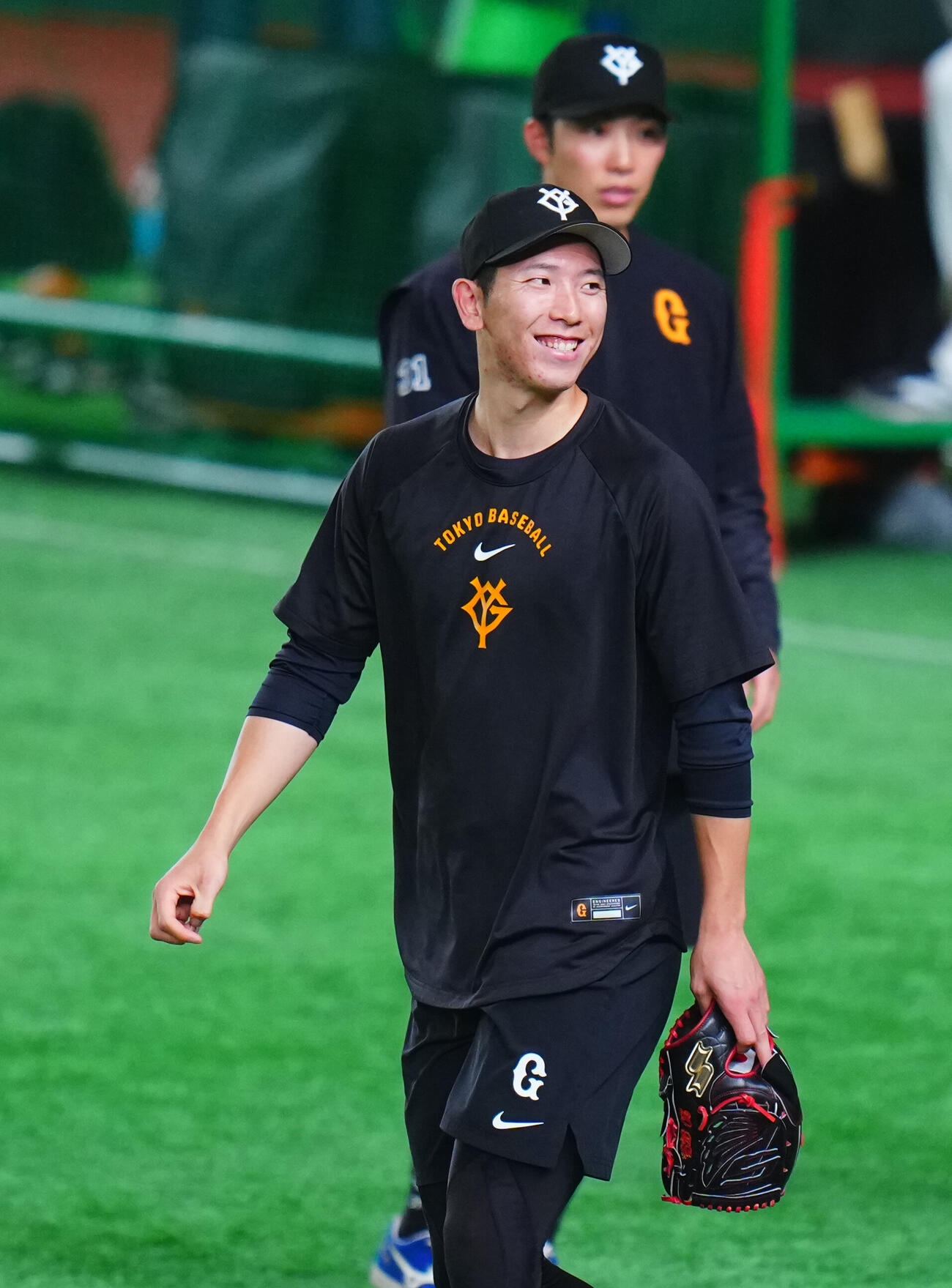 交流戦　巨人対ソフトバンク　試合前、笑顔を見せる巨人戸郷翔征（撮影・垰建太）