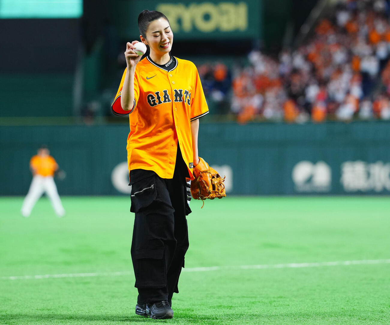 始球式を終えた池田エライザ（撮影・垰建太）