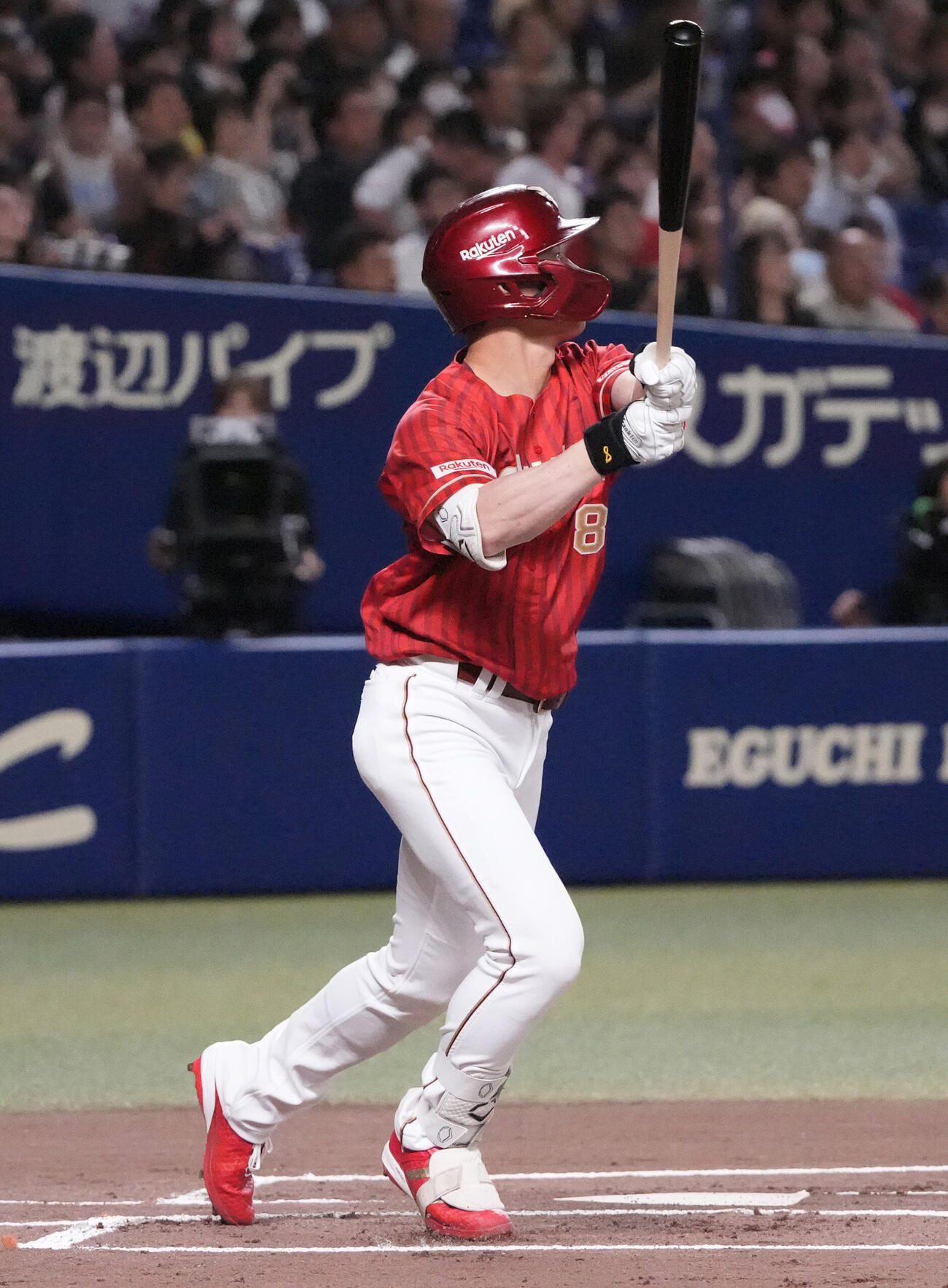 プロ野球交流戦中日対楽天　1回表楽天1死一塁、2点本塁打を放つ辰己涼介（撮影・森本幸一）