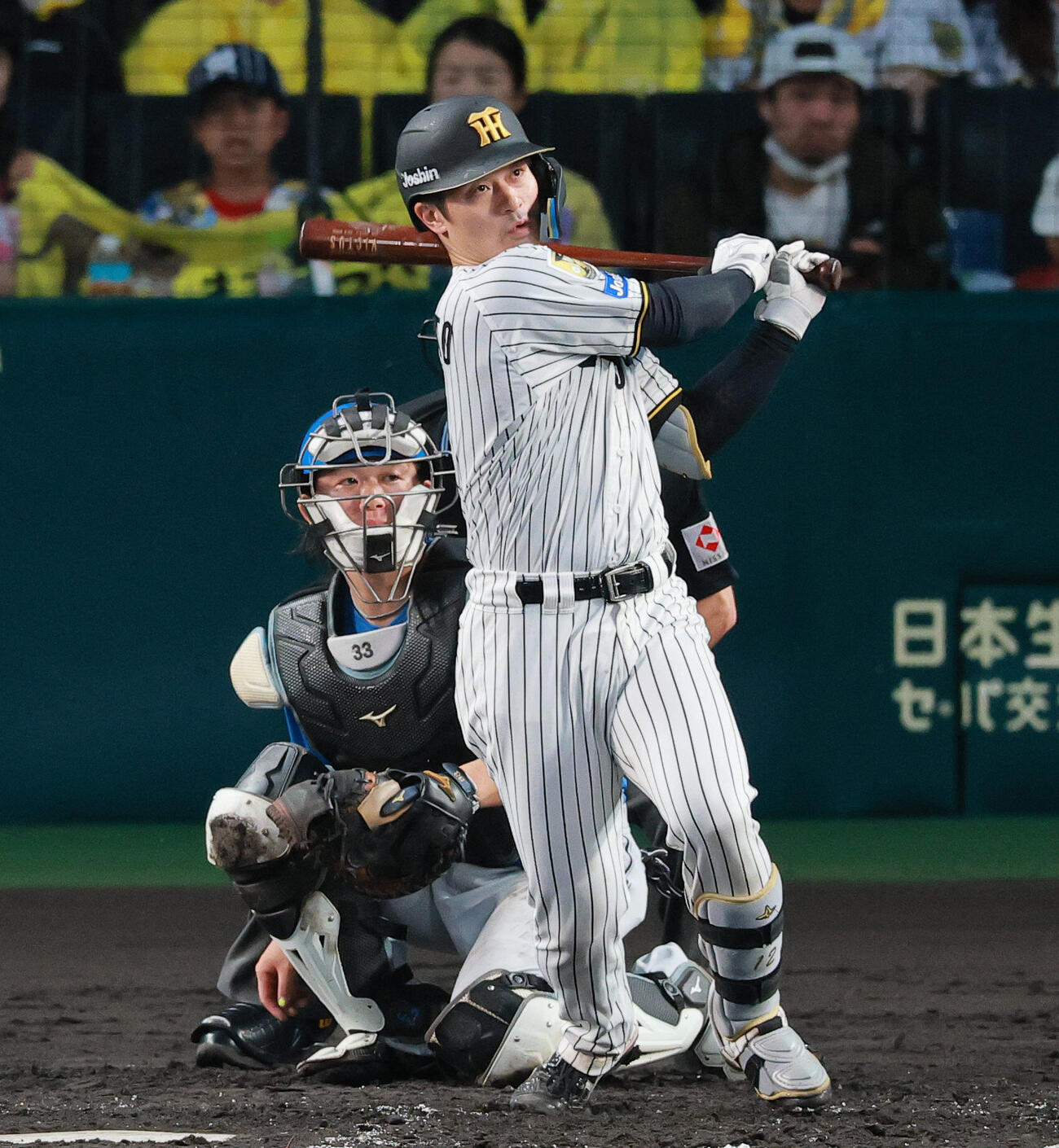 セ・パ交流戦　阪神対日本ハム2回戦　阪神対日本ハム　4回裏阪神2死、二塁打を放つ坂本誠志郎（撮影・上山淳一）