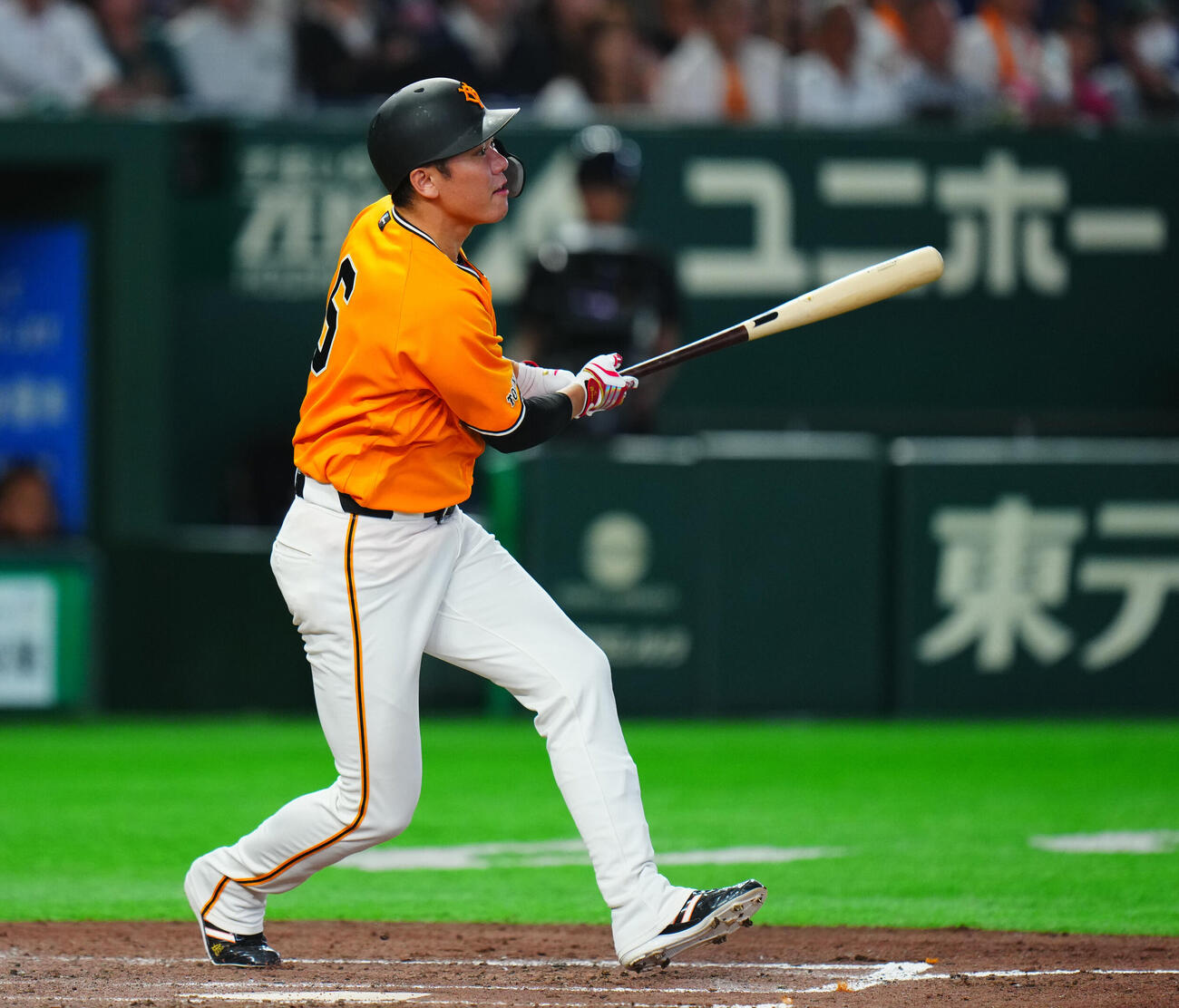 交流戦　巨人対ソフトバンク　3回表巨人無死一、二塁、中前打を放つ坂本勇人（撮影・垰建太）
