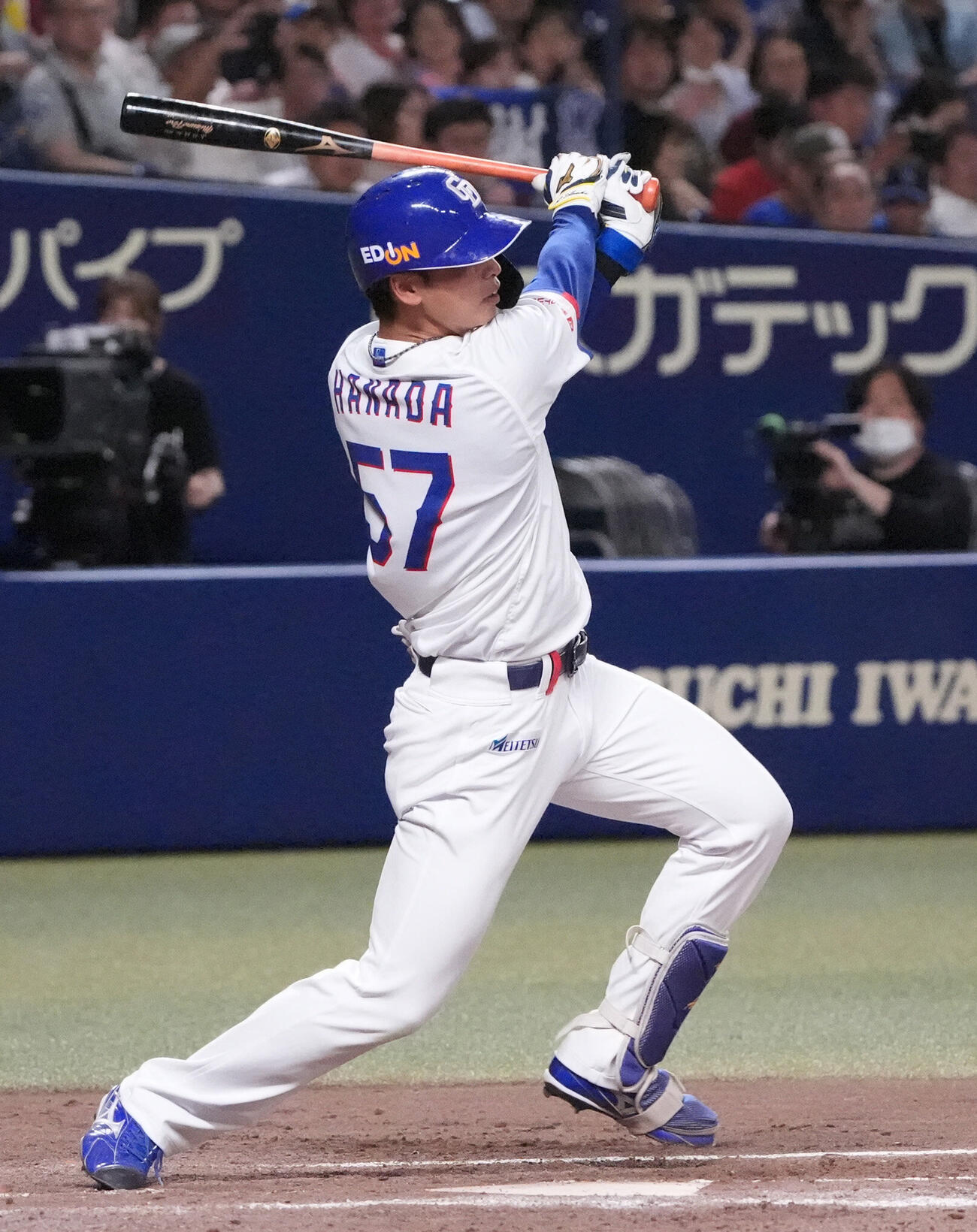 プロ野球交流戦中日対楽天　4回裏中日1死、二塁打を放つ花田旭（撮影・森本幸一）