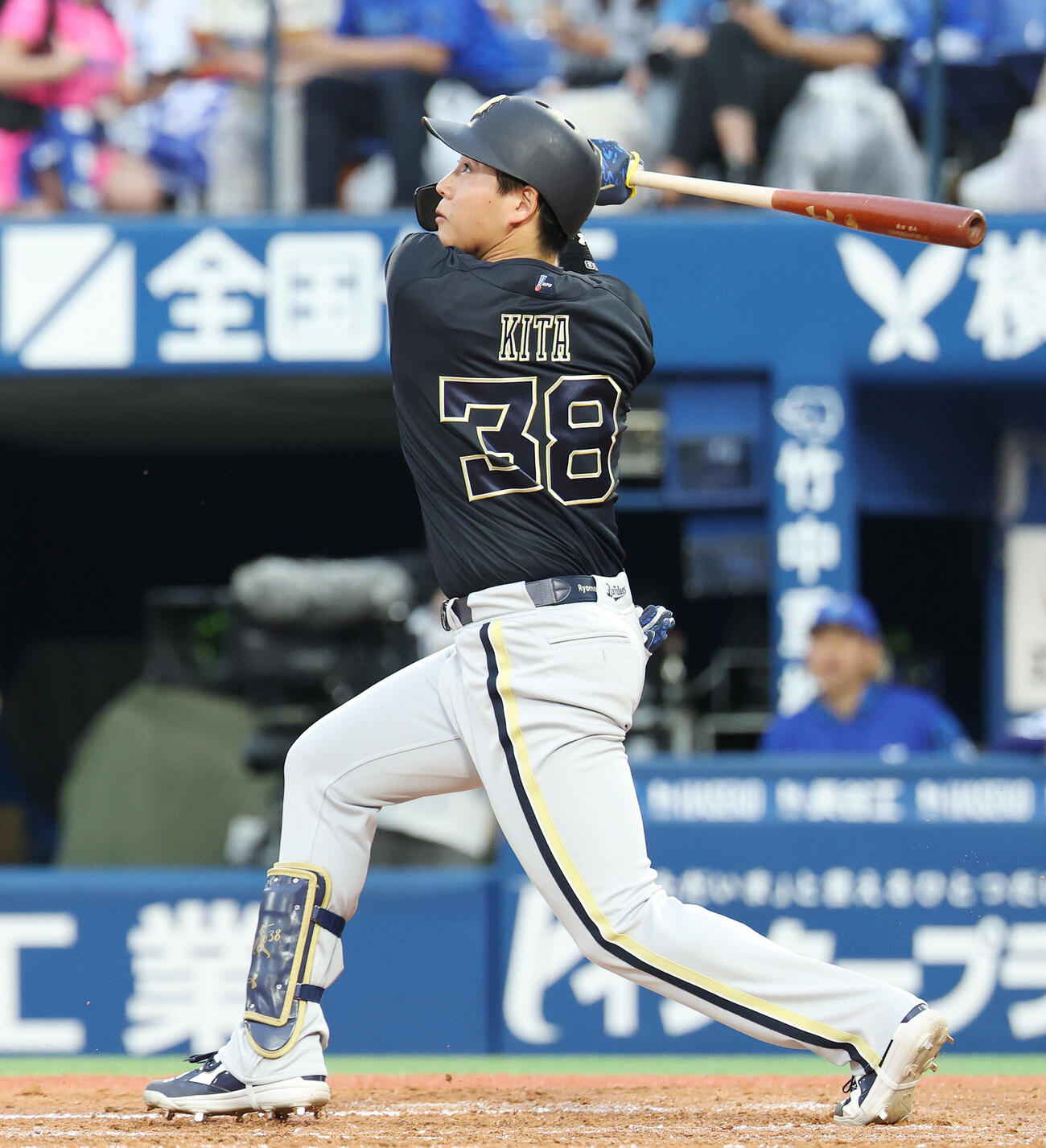 DeNA対オリックス　2回表オリックス無死一、三塁、犠飛を放つ来田涼斗（撮影・宮地輝）