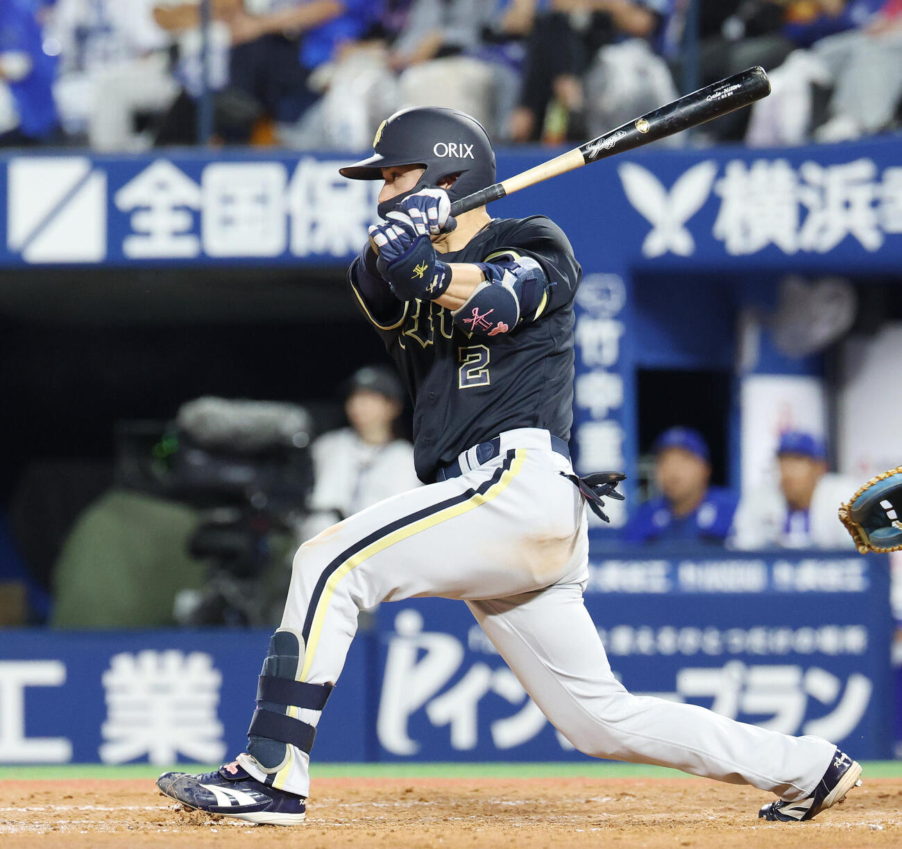 DeNA対オリックス　5回表オリックス2死満塁、適時打を放つ若月健矢（撮影・宮地輝）