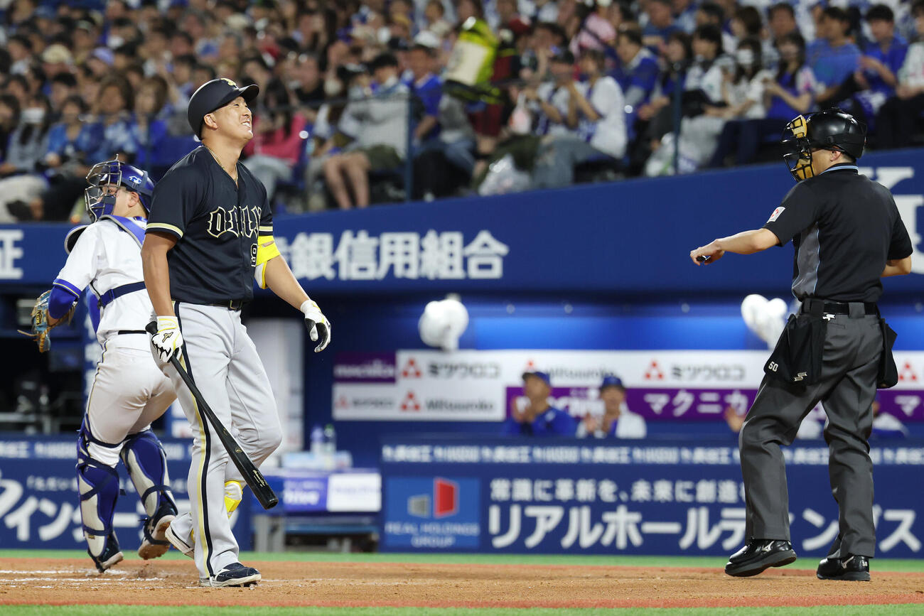 DeNA対オリックス　6回表オリックス1死、見逃し三振に倒れる代打杉本裕太郎（撮影・宮地輝）