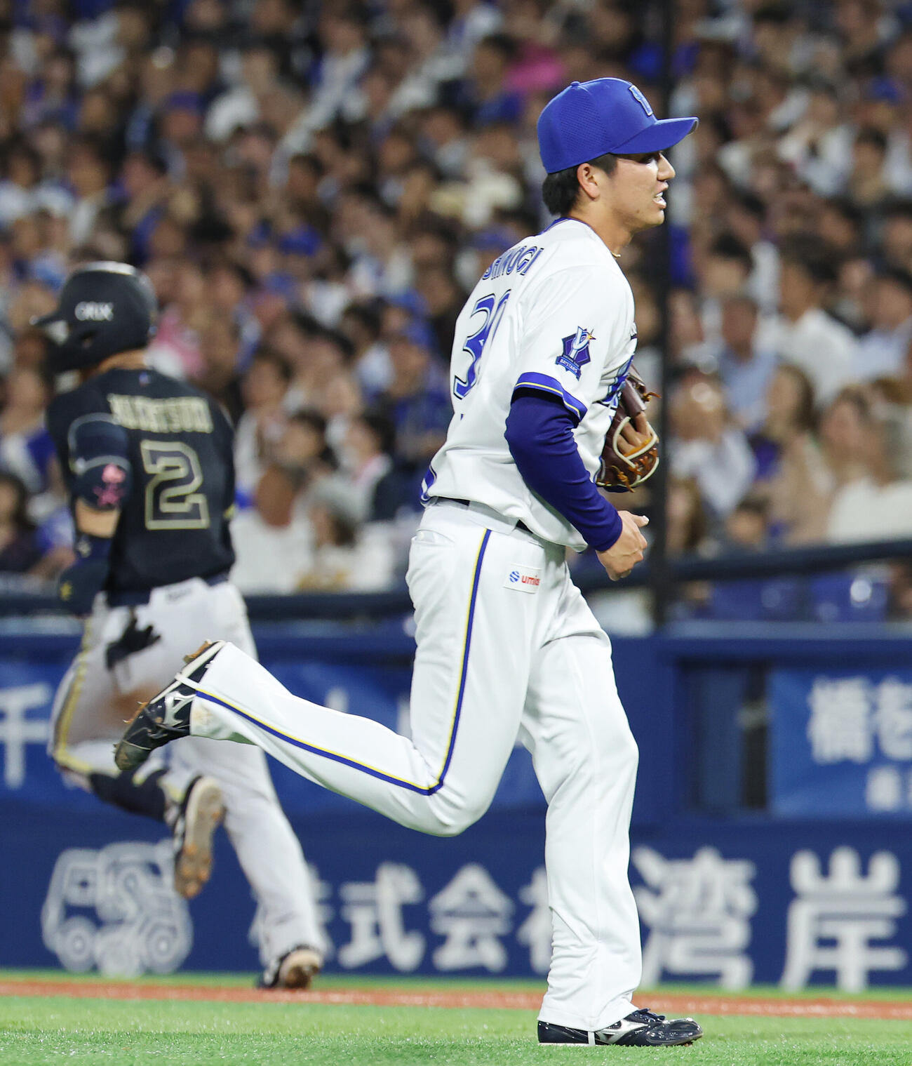 DeNA対オリックス　5回表オリックス2死満塁、若月健矢に適時打を浴びる篠木健太郎（撮影・宮地輝）