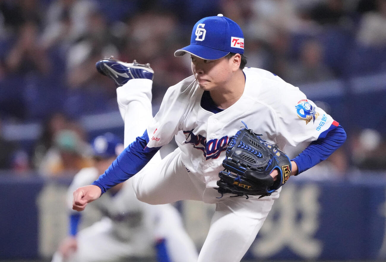 プロ野球交流戦中日対楽天　1回表、登板する中日先発の桜井頼之介（撮影・森本幸一）＝2026年5月27日