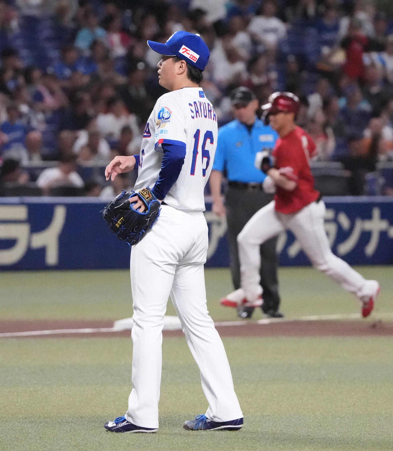 プロ野球交流戦中日対楽天　1回表楽天1死一塁、桜井頼之介（左）は辰己涼介に2点本塁打を打たれる（撮影・森本幸一）＝2026年5月27日