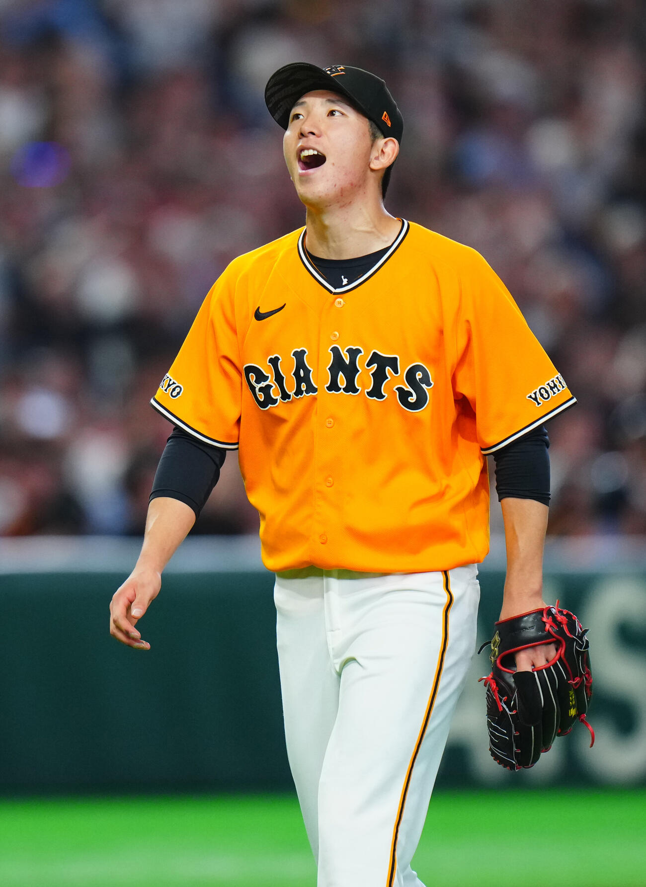 交流戦　巨人対ソフトバンク　7回表ソフトバンクの攻撃を無失点に抑えほっとした表情の巨人先発の戸郷翔征（撮影・垰建太）＝2026年5月27日