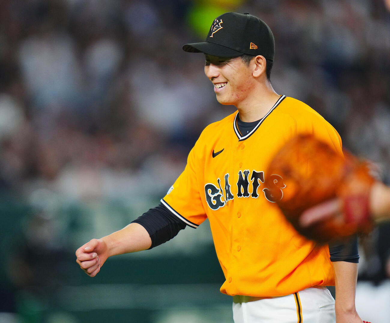 交流戦　巨人対ソフトバンク　4回表ソフトバンクの攻撃を無失点に抑え笑顔を見せる巨人先発の戸郷翔征（撮影・垰建太）＝2026年5月26日
