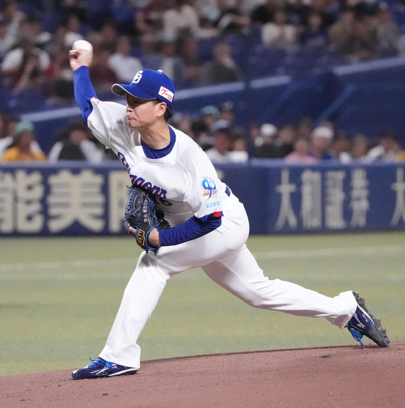 プロ野球交流戦中日対楽天　1回表、登板する中日先発の桜井頼之介（撮影・森本幸一）