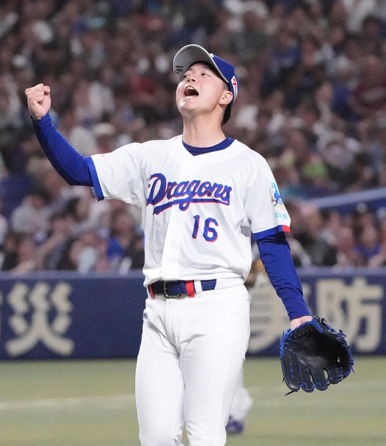 プロ野球交流戦中日対楽天　5回表楽天2死一、二塁、辰己涼介を三振に仕留めほえる桜井頼之介（撮影・森本幸一）
