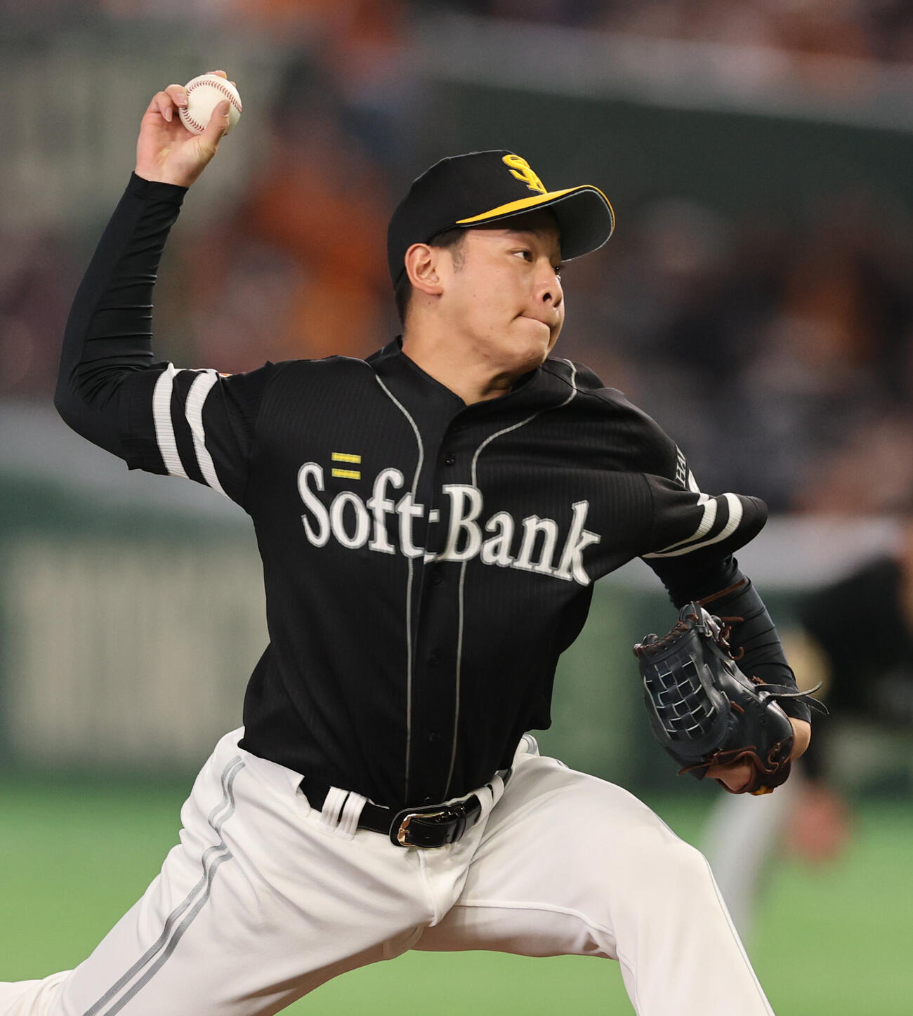 巨人対ソフトバンク　力投するソフトバンク鈴木豪太（撮影・野上伸悟）