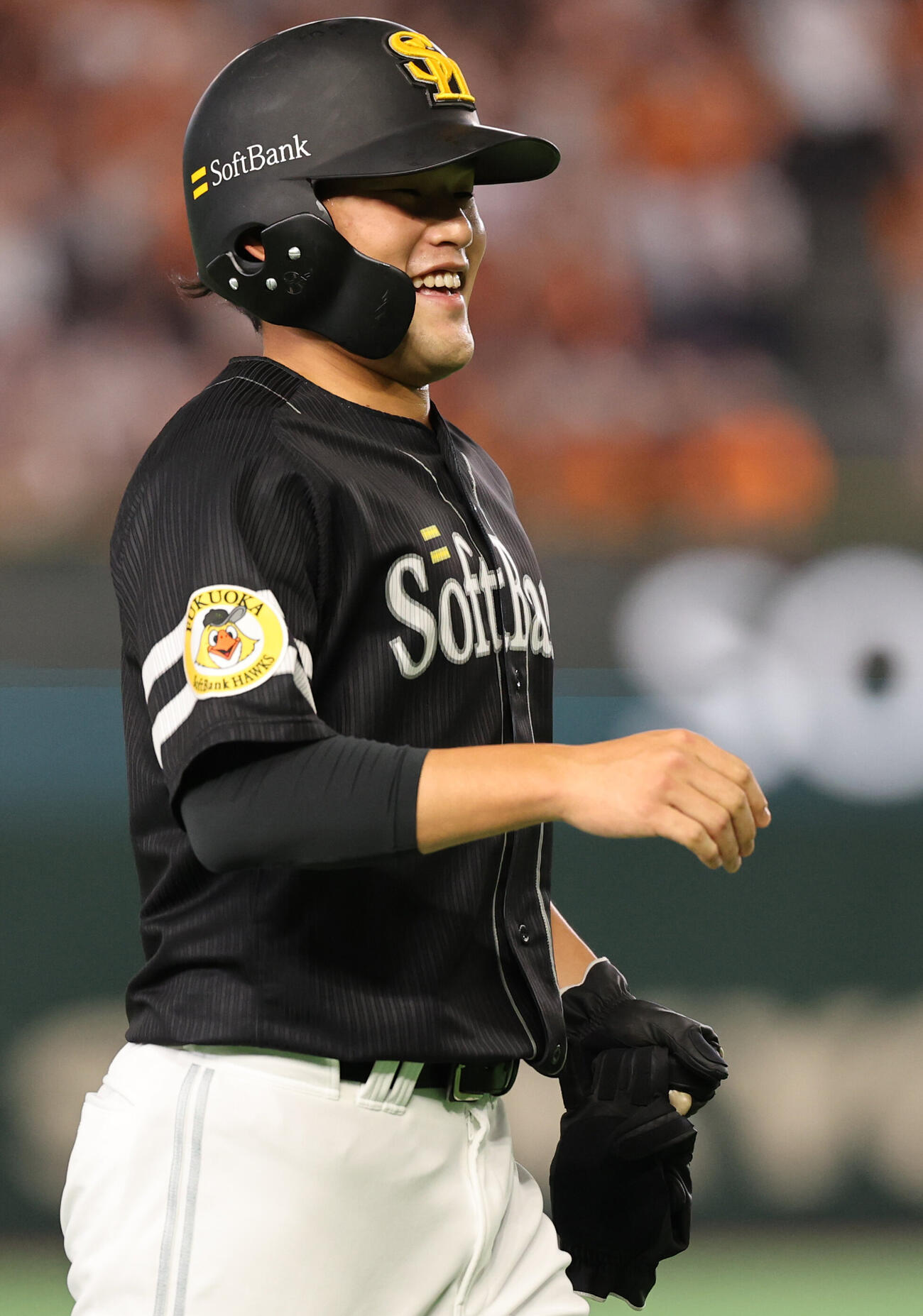 巨人対ソフトバンク　3回表ソフトバンク2死一、三塁、先制適時安打を放ち喜ぶ山本恵大（撮影・野上伸悟）
