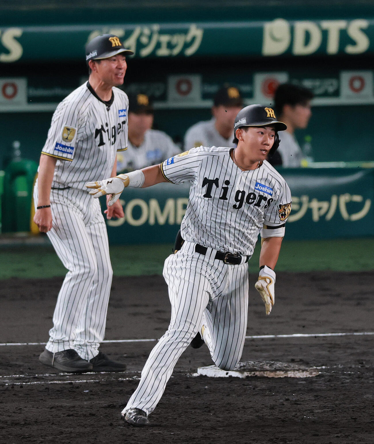 セ・パ交流戦　阪神対日本ハム2回戦　阪神対日本ハム　5回裏阪神無死、立石正広は三敵失で出塁する（撮影・上山淳一）＝2026年5月27日