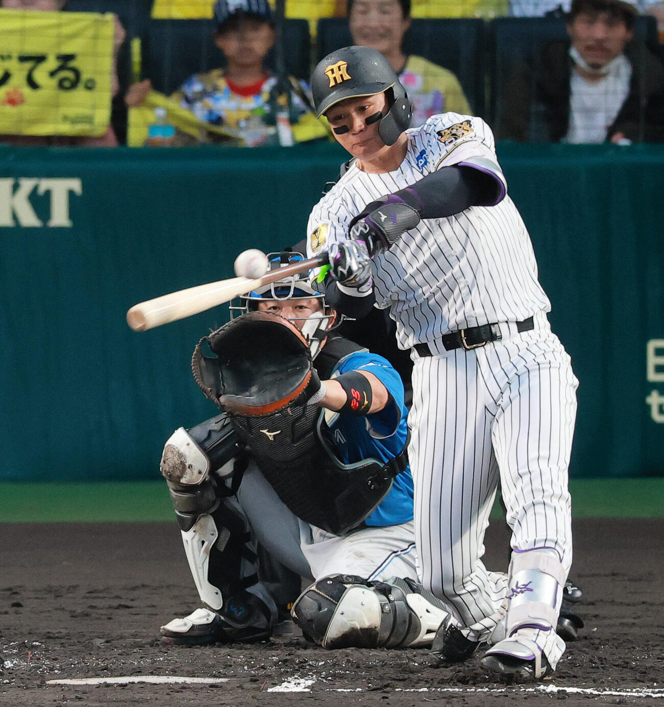セ・パ交流戦　阪神対日本ハム2回戦　阪神対日本ハム　3回裏阪神2死一塁安打を放つ森下翔太（撮影・上山淳一）